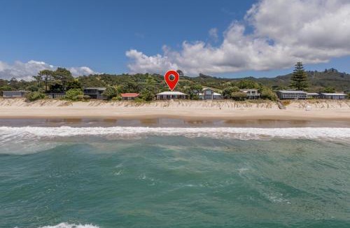 Whangapoua House | Poppy's Beach House - Beachfront Whangapoua Home