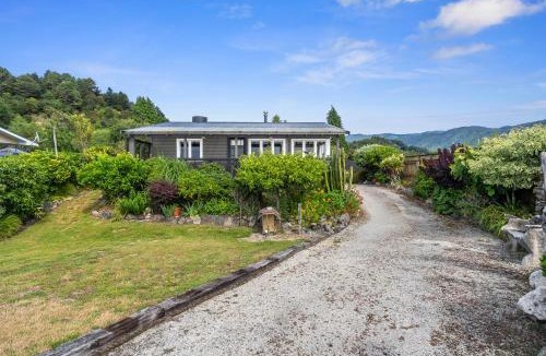 Marahau House | Raisin Town - Marahau Bach