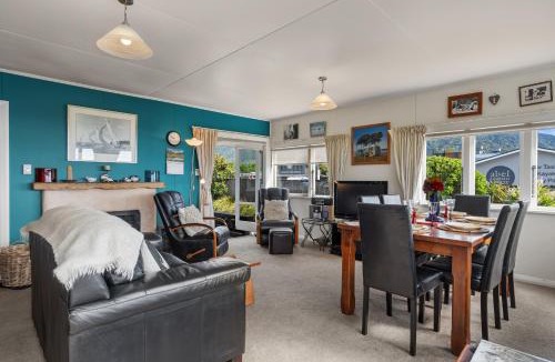 Marahau House | Raisin Town - Marahau Bach