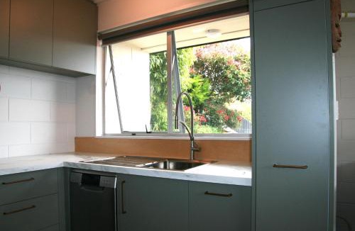 Oamaru Apartment | Hilltop Nest Retreat