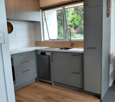 Oamaru Apartment | Hilltop Nest Retreat