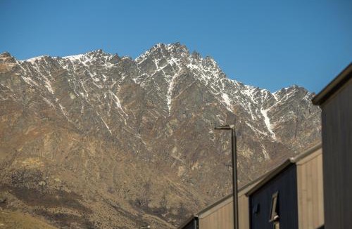 Frankton House | Aurora Five Mile Villa, Queenstown - with parking