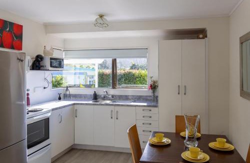 Whiritoa House | Ronas - Whiritoa Beach Bach