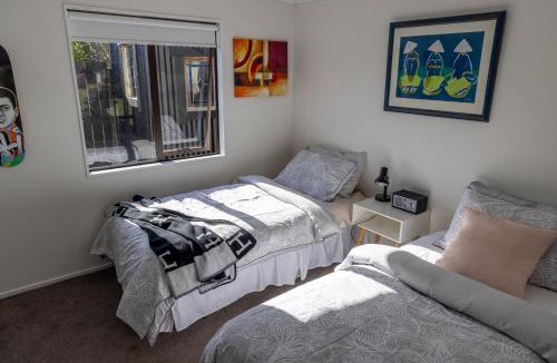 Whiritoa House | Ronas - Whiritoa Beach Bach