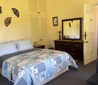 Duvauchelle House | Halfmoon Cottage