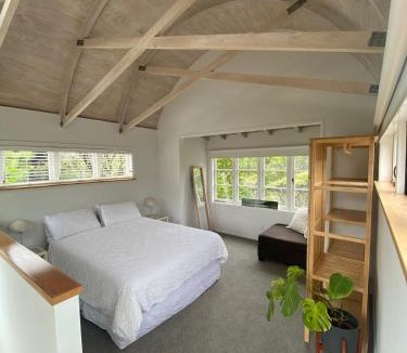 Karekare Apartment | Kauri Coast Bungalow