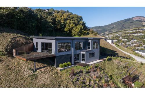 Nelson House | Horizon View Retreat - Nelson Holiday Home