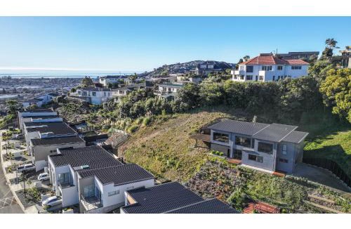 Nelson House | Horizon View Retreat - Nelson Holiday Home
