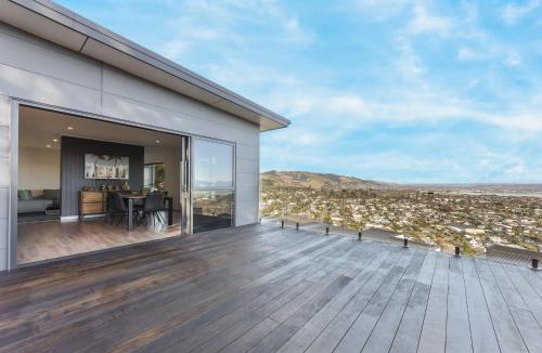 Nelson House | Horizon View Retreat - Nelson Holiday Home