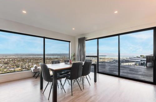 Nelson House | Horizon View Retreat - Nelson Holiday Home