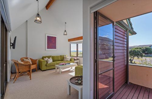 Pauanui House | Beachfront Landing - Pauanui Holiday Home