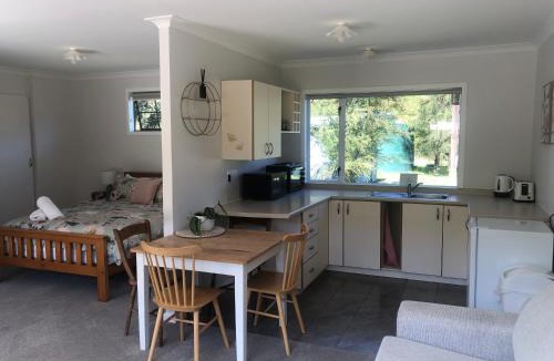 Waikawa Apartment | The Cottage in Waikawa