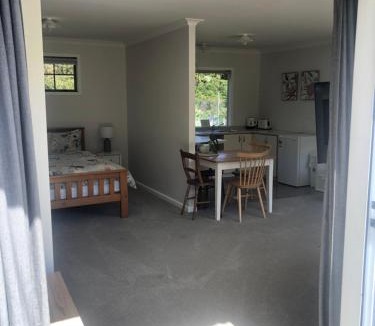 Waikawa Apartment | The Cottage in Waikawa