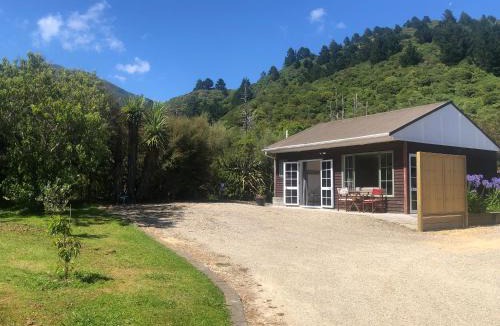 Waikawa Apartment | The Cottage in Waikawa
