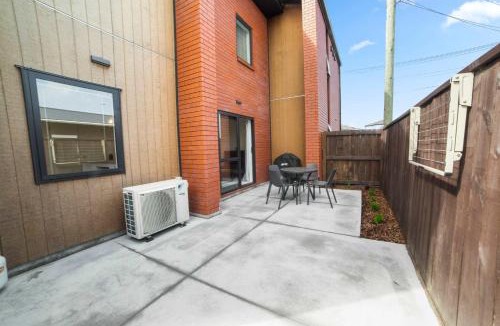 Frankton Apartment | Relaxed Stay in Modern Comfort - By Superior Stays