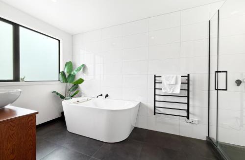 Te Anau House | The Lake House on Kaipo
