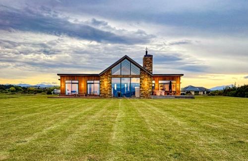 Te Anau House | The Lake House on Kaipo
