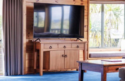 Kawaha Point Bed & Breakfast | Koura Lodge