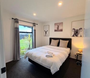 Wharewaka House | Room in house shared with other guests