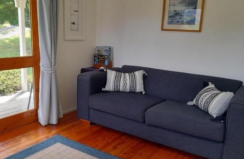 Little River House | Okuti Country Cottage, a private and peaceful retreat