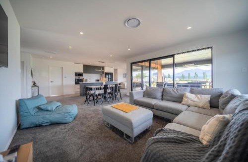 Te Anau House | Breaksea Basecamp - Te Anau Holiday Home