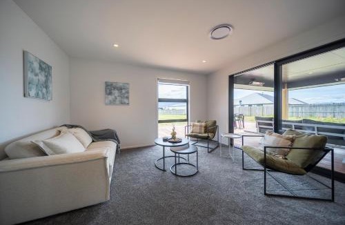 Te Anau House | Breaksea Basecamp - Te Anau Holiday Home