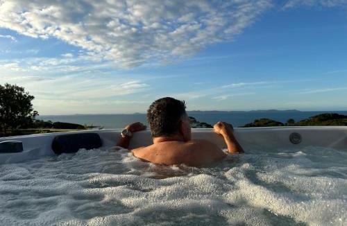 Cable Bay House | Luxurious House with Panoramic Seaview Spa Jacuzzi