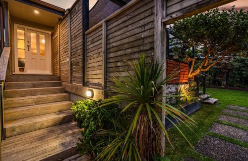 Muriwai House | Silver Seas Retreat