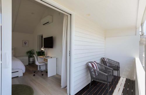 Mount Maunganui Hotel | Spacious, Breezy Studio Apartment, Moments from Downtown and Beach