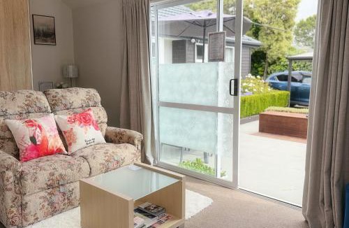 Christchurch House | Cozy & Sunny Room-Near City, Short Drive to City Center & Coast