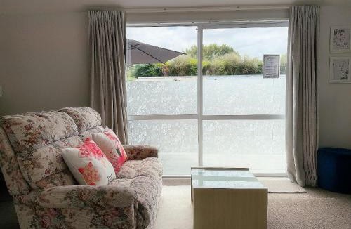 Christchurch House | Cozy & Sunny Room-Near City, Short Drive to City Center & Coast