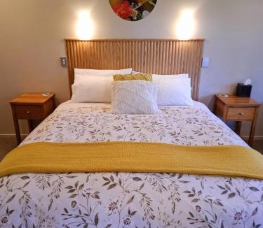 Te Anau Bed & Breakfast | Blue Ridge Studios and Bed & Breakfast