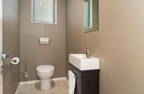 Atawhai House | Seawatch - Spa Pool & Panoramic Ocean Views