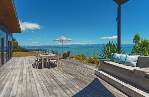 Atawhai House | Seawatch - Spa Pool & Panoramic Ocean Views