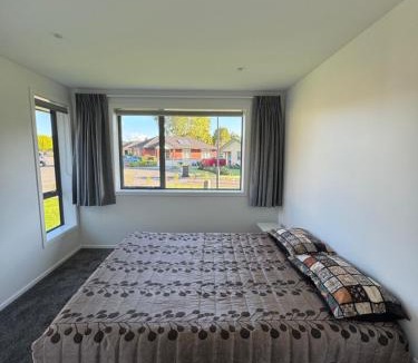 Te Anau Hotel | Red Tussock Motel