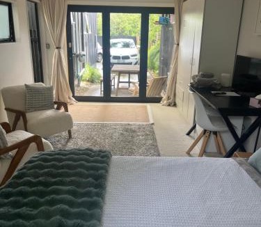 Kingsland House | Myrtle St Guesthouse