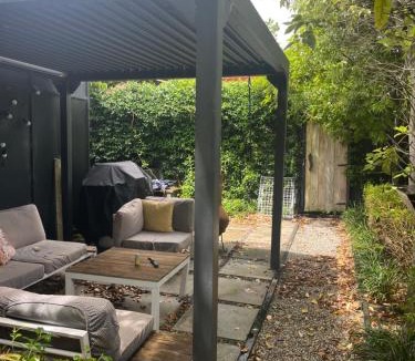 Kingsland House | Myrtle St Guesthouse