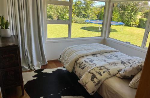 Kaponga House | Mount Taranaki Basecamp 4BR Farmhouse & Games Room