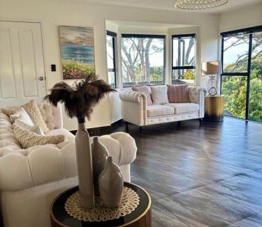 Papakura House | Stylish Home with Views, Spa & Outdoor Bliss
