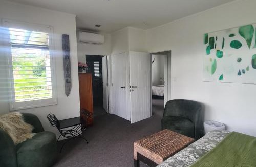 Snells Beach Apartment | Sandspit Hideaway