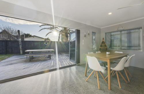 Papamoa Beach House | Sandy Feet Retreat - Papamoa