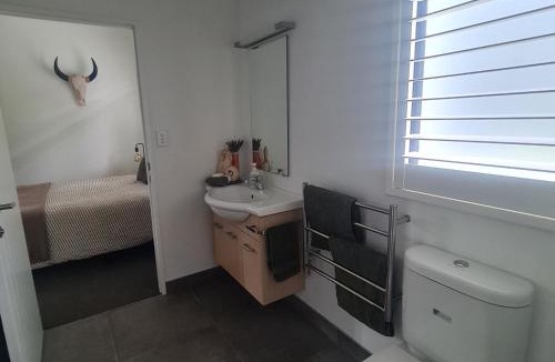 Snells Beach Apartment | Sandspit Hideaway