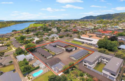 Whakatane Hotel | NauMai Motel