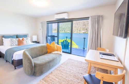 Queenstown Hotel | Alpine Village - Lake Edge Studio Apartment