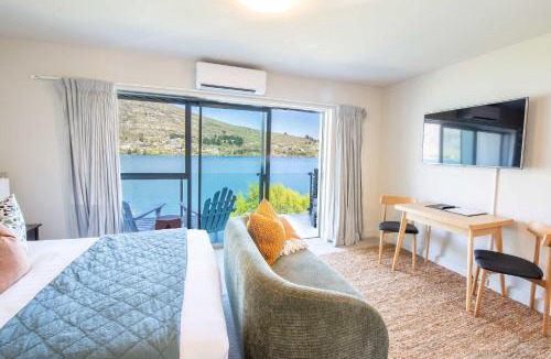 Queenstown Hotel | Alpine Village - Lake Edge Studio Apartment