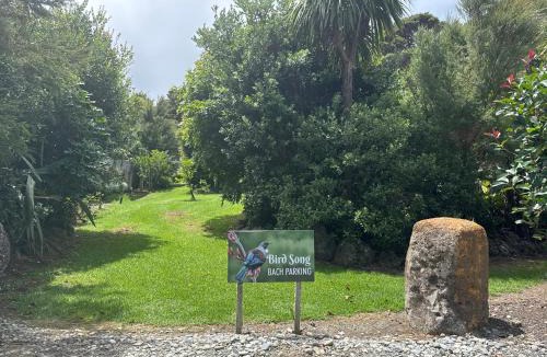 Tutukaka House | Birdsong Bach Whangaumu Bay Tutukaka