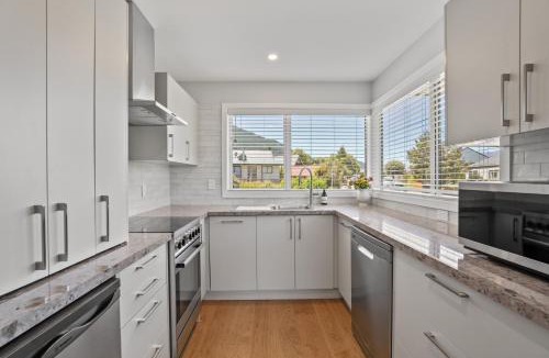 Fernhill House | Alpine Lakeview Residence