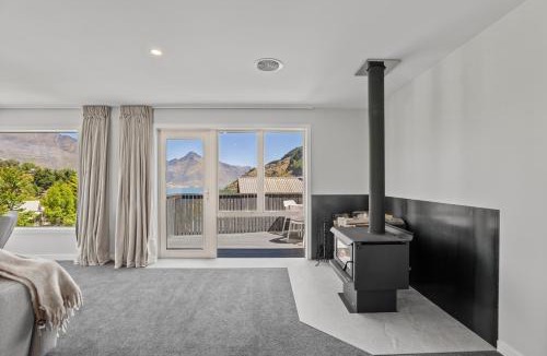 Fernhill House | Alpine Lakeview Residence