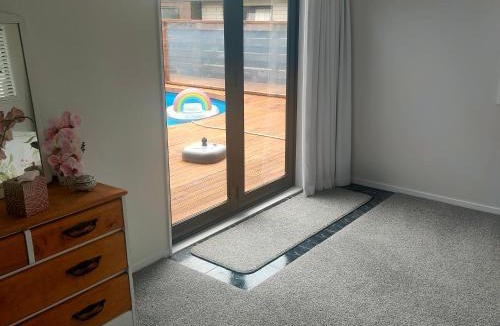 Welcome Bay House | One8Endeavour