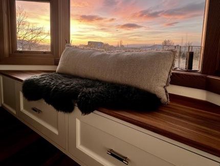 Luggate Villa | Luxury Wanaka villa, hot tub & mountain views
